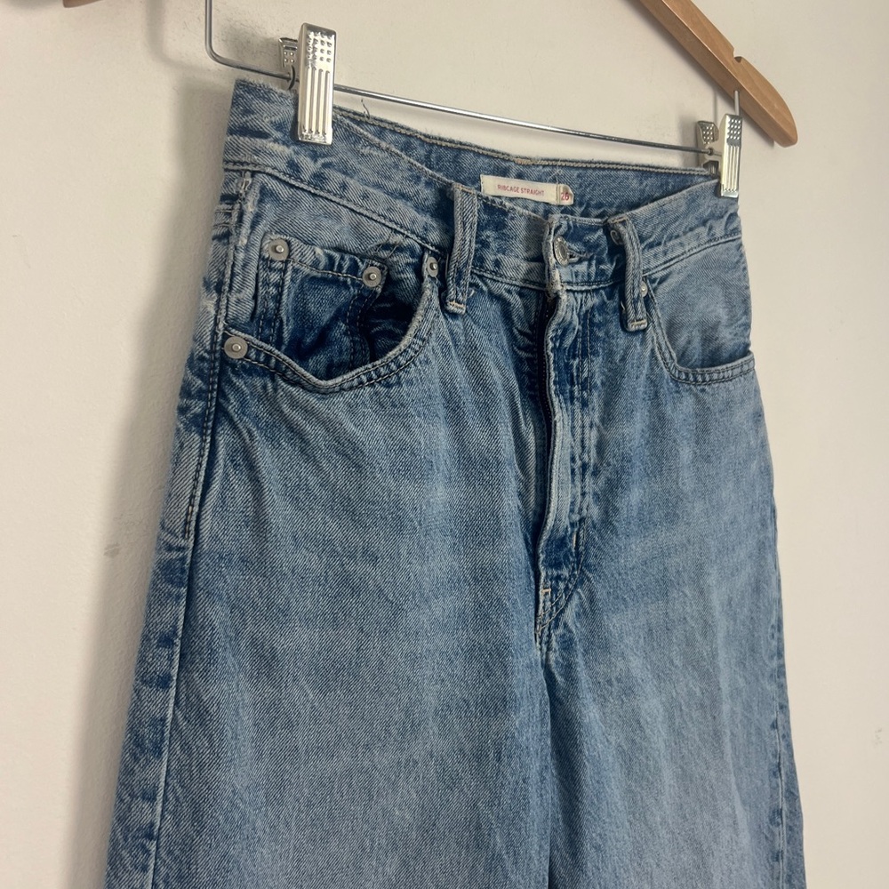 Levi's Women's Size 26 Wellthread Ribcage Straight Jeans In Medium Light Wash - Picture 6 of 15